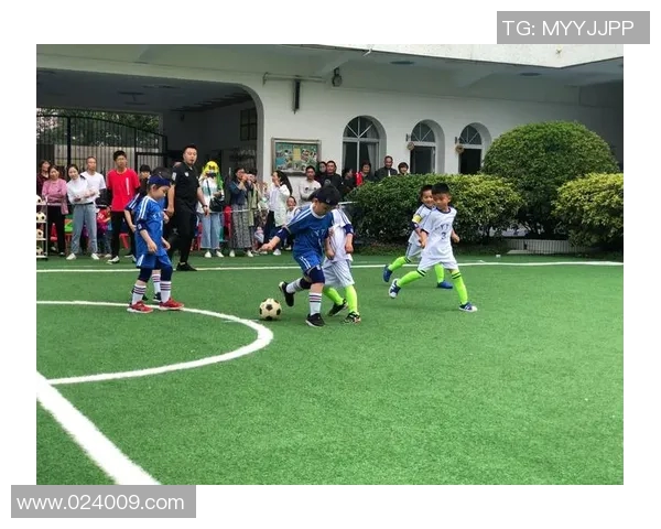 孩子追逐梦想成为足球明星的心路历程与成长故事